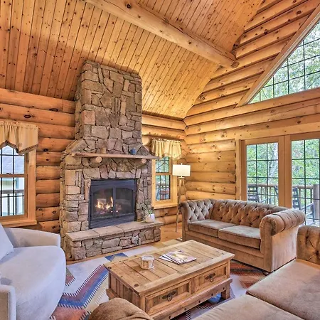 Splendid Family Cabin With Hot Tub And Grill!